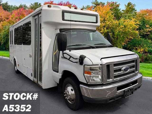 2013 Ford E-450 Shuttle Bus w/Wheelchair Lift